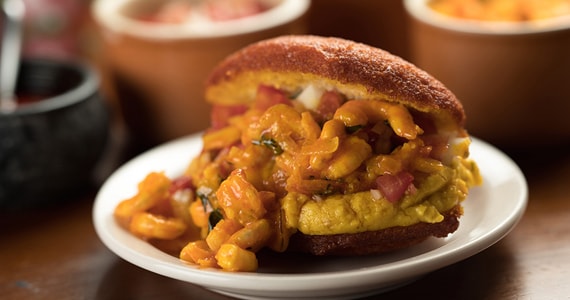 Baiano de Dois presenteia os pais com Caipirinha e pratos especiais