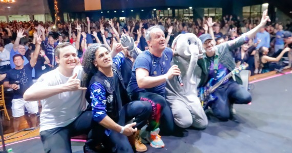 Show tributo ao Coldplay une música e solidariedade em SP Show tributo ao Coldplay une música e solidariedade em SP