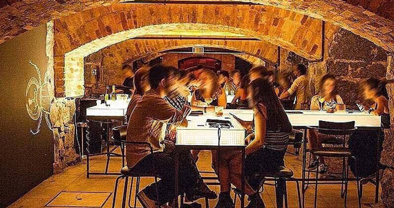 Bar dos Arcos realiza happy hour na República