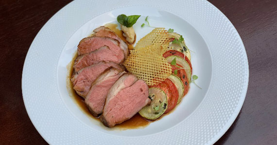 Bistrot de Paris serve menu encantador para celebrar o Dia dos Pais