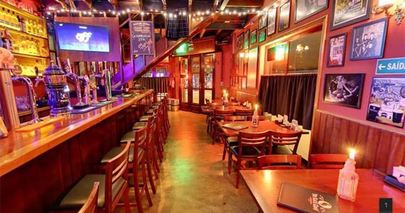 Happy hour com oito tipos de chope, cervejas nacionais e importadas e burgers no The Black Crow