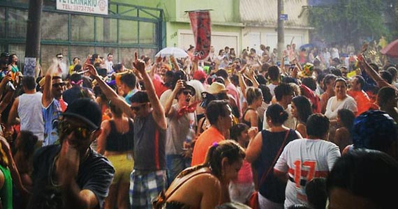 Bloco Cordão Cheiroso resgata tradição do carnaval na Pça Júlio César
