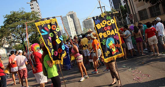 Carnaval SP com o Bloco do Pedal fazendo uma folia sustentável na Vila Mariana Eventos BaresSP 570x300 imagem