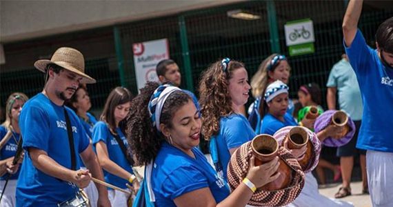 Sábado é dia de curtir o desfile do Bloco de Pedra na Rua Alves Guimarães Eventos BaresSP 570x300 imagem