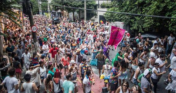 A folia do Bloco João Capota agita o carnaval de rua 2017 na rua João Moura Eventos BaresSP 570x300 imagem