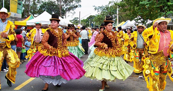 Desfile de carnaval da Comunidade Boliviana agitará zona leste de São Paulo Eventos BaresSP 570x300 imagem