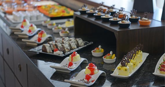 Jantar de Dia dos Namorados em formato de buffet no Restaurante Café Deville Eventos BaresSP 570x300 imagem
