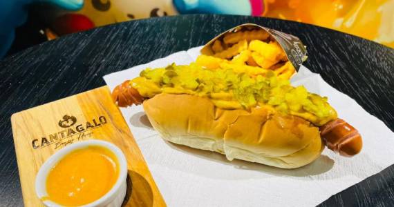 Dia do Hot Dog no Cantagalo Burger
