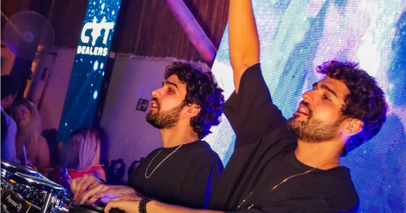 Feriado com Cat Dealers e Illusionize no Parador Maresias Feriado com Cat Dealers e Illusionize no Parador Maresias