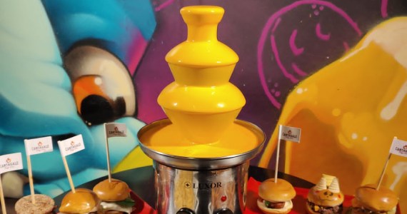 Cantagalo Burger lança sistema de rodízio com torre de cheddar Cantagalo Burger lança sistema de rodízio com torre de cheddar