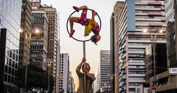 Trupe Baião de 2 e Nós no Bambu se apresentam no Sesc Carmo