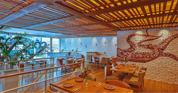 CÔL oferece drink a base de carvão como cortesia no Dia dos Pais