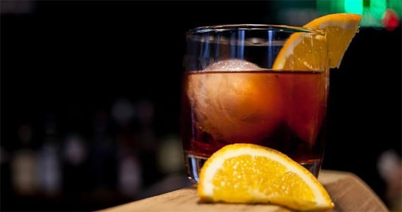 Degrau Bar é uma casa especializada em drinks clásssicos
