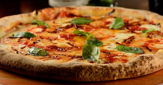 Dona Firmina Pizzaria oferece almoço especial para o Dia dos Pais