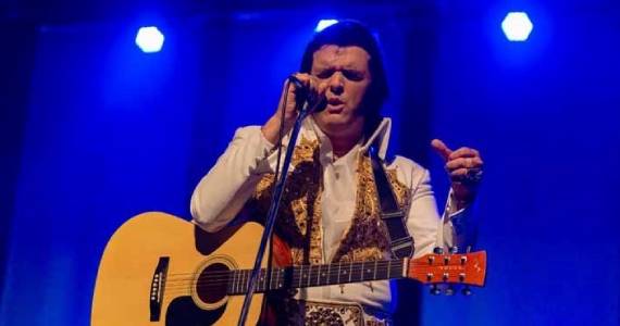 Tributo a Elvis Presley por Elvinho no Bourbon Street