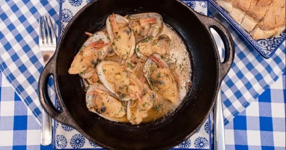 Empório do Tuga oferece Amêijoas à Bulhão Pato, 3° lugar do TasteAtlas Awards Empório do Tuga oferece Amêijoas à Bulhão Pato, 3° lugar do TasteAtlas Awards