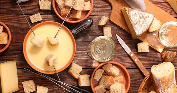 Casa Santa Luzia realiza especial de queijos e vinhos com promoções