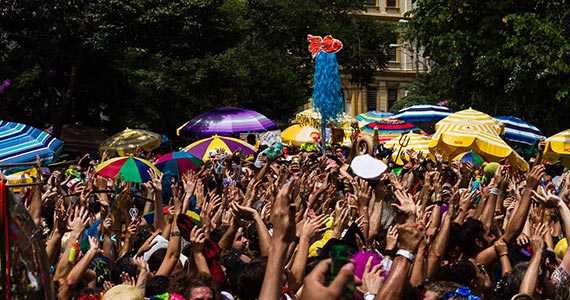 Carnaval de rua com Espetacular Bloco da Charanga do França