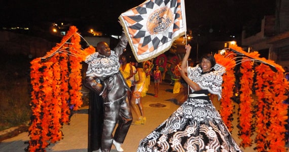 Desfile de Carnaval de Rua do G.R.C.S.A.E.S Extremo Sul em Parelheiros Eventos BaresSP 570x300 imagem