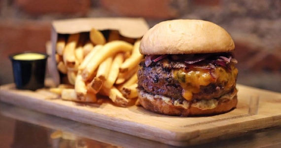 Food Street Augusta oferece Double Caipirinha e Coxinha no final de semana