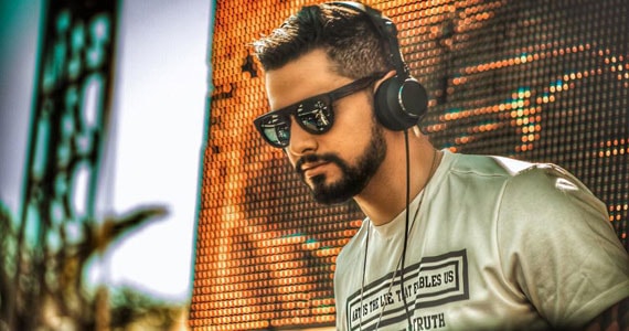 Parador Maresias agita o litoral norte de São Paulo com o Dj Gustavo Mota Parador Maresias agita o litoral norte de São Paulo com o Dj Gustavo Mota