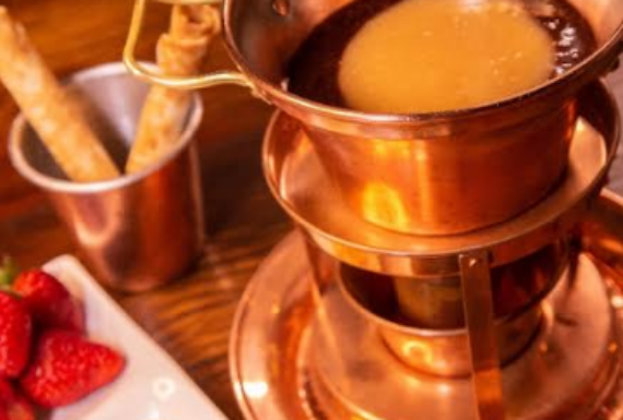 Chalezinho apresenta fondue inusitada em parceria com Butter Toffees