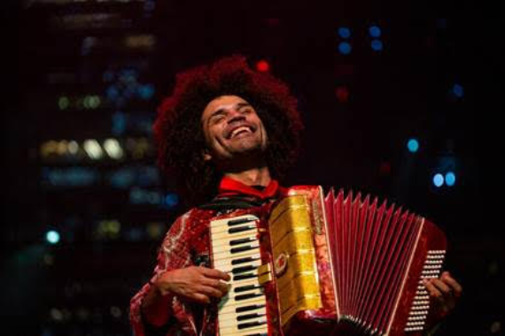 Peça musical Forró For All no Teatro B32 Peça musical Forró For All no Teatro B32