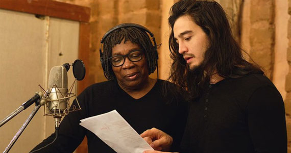 Milton Nascimento e Tiago Iorc fazem turnê intimista no palco do Tom Brasil