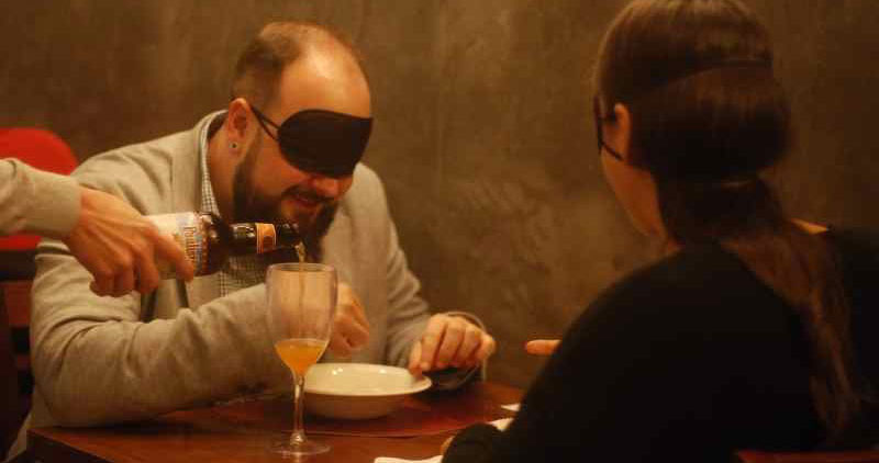 Jantar às Cegas no restaurante Duas Terezas