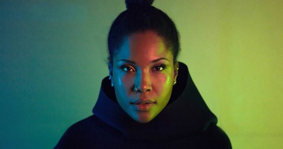 Cantora inglesa Jesuton apresenta hits do novo álbum Home no Sesc Ipiranga