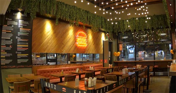 Katz Burger lança bebida especial para esquentar a noite do Dia dos Namorados Eventos BaresSP 570x300 imagem