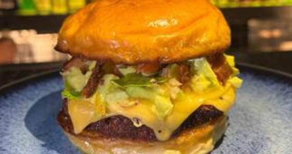 Dia Mundial do Hambúrguer no Kia Ora