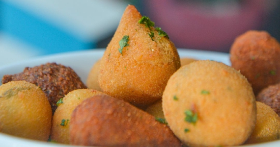 Dia da Coxinha no LiLi Bar