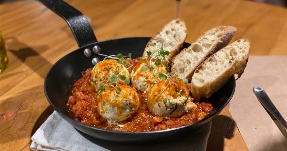 4ª edição do 'Loup Convida' traz menu mineiro pelo chef Flavio Trombino