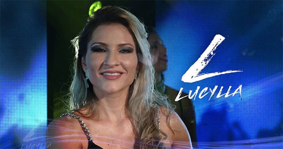 A cantora Lucylla Villar solta a voz no Villa Country