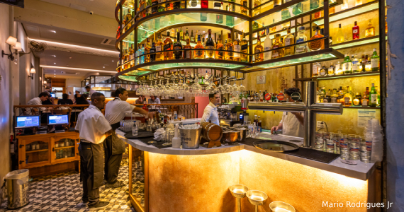 Transmissão dos Jogos Olímpicos na Mercearia Amauri