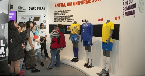 Aproveite o Dia dos Pais para visitar a exposição Contra-Ataque! As Mulheres do Futebol