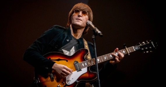 Musical “Imagine” traz Javier Parisi como John Lennon no Teatro B32