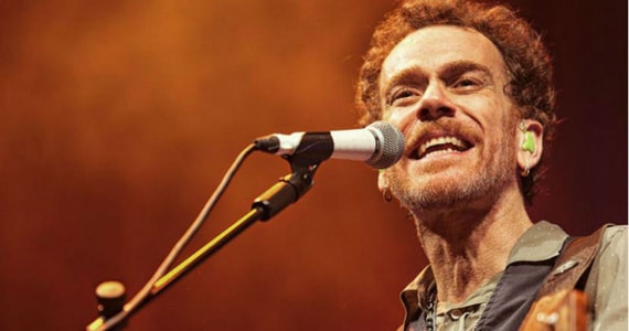 Nando Reis encerra a turnê Esse Amor Sem Preconceito no Tom Brasil