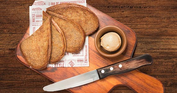 Outback lança seu clássico pão australiano feito na chapa para comemorar o aniversário de São Paulo Eventos BaresSP 570x300 imagem