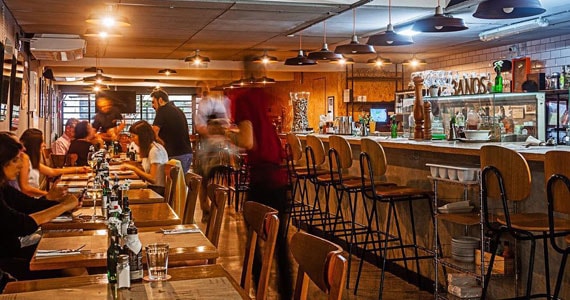 Restaurante Ovo & Uva oferece cortesia imperdível para o Dia dos Pais