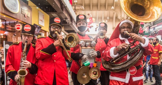 Mercadão recebe Parada Natalina