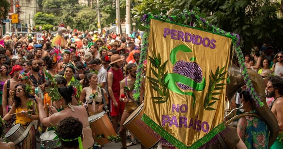 Bloco Perdidos no Paraíso desfila nas ruas da Vila Mariana no Carnaval de rua Eventos BaresSP 570x300 imagem