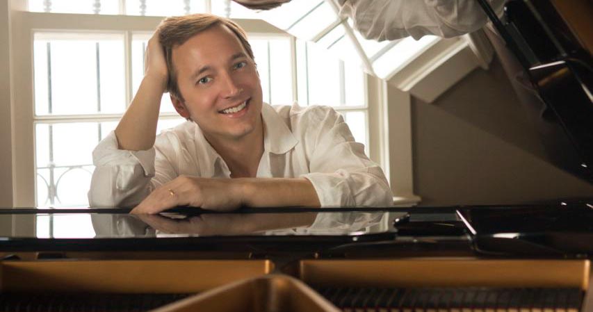 Pianista francês divulga seu álbum no Café Society