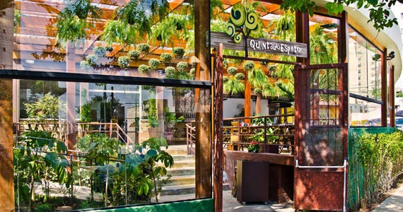 Tarde de MPB no Quintal do Espeto Alto da Lapa