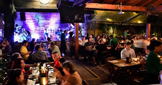 Quinta do Sertanejo no Quintal do Espeto Moema Carinás