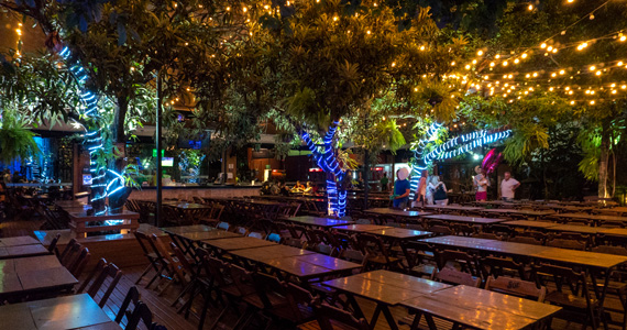 Quintal do Espeto Tatuapé oferece noite embalada por Ritmos Variados