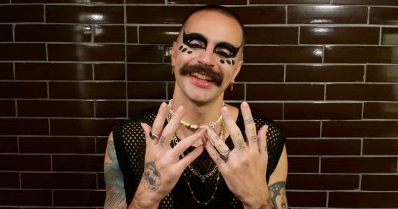 Rodrigo Alarcon apresenta Bloco do Desamor na Casa Natura Musical