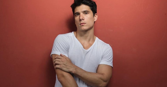 Rodrigo Vellozo apresenta Cada Lugar na Sua Coisa no Teatro Opus em Outubro Rodrigo Vellozo apresenta Cada Lugar na Sua Coisa no Teatro Opus em Outubro