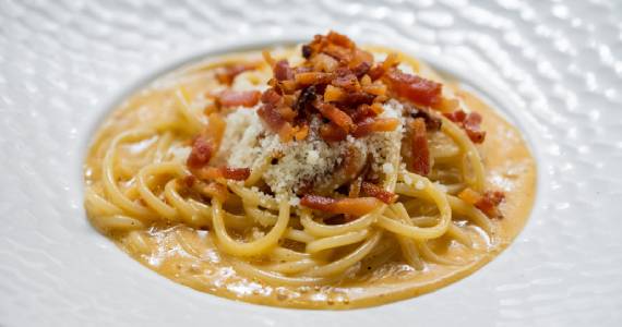 Dia do Macarrão no Sky Hall Garden Bar